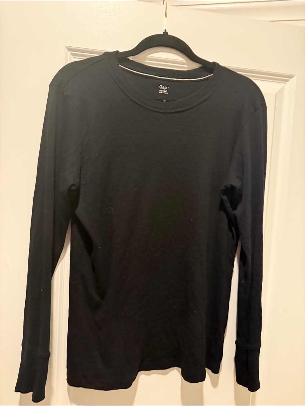 GAP Woman’s Black Long-Sleeve Crewneck Tee Size L